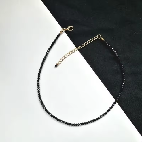 Noir Essence Choker